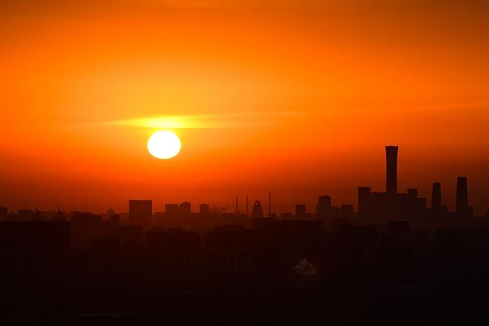 新年日出來啦！迎接2025年的第一縷陽光